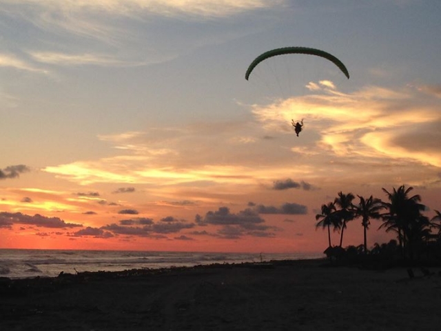 Vuela al atardecer
